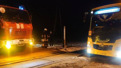 На Волині шкільний автобус зіткнувся з поїздом На Волині шкільний автобус зіткнувся з поїздом