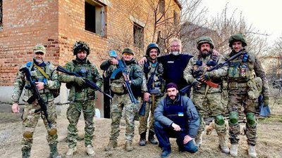 Він годував тварин, волонтерив та фільмував злочини росіян. У Запоріжжі попрощалися із загиблим Андрієм Мандричем Він годував тварин, волонтерив та фільмував злочини росіян. У Запоріжжі попрощалися із загиблим Андрієм Мандричем