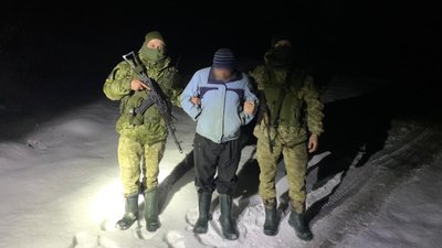 На Буковині біля кордону пострілами зупиняли людей, які намагалися перевезти сигарети