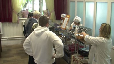 З чотирьох соціальних їдалень для переселенців у Луцьку залишилась одна З чотирьох соціальних їдалень для переселенців у Луцьку залишилась одна