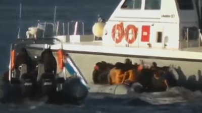 У Греції берегова охорона стріляла по човну з біженцями. СУСПІЛЬНЕ | ВІДЕОНОВИНИ