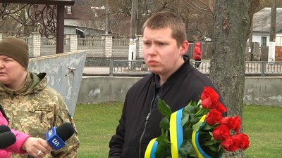 У Житомирі попрощалися з десантником Максимом Маринюком, який загинув на Харківщині У Житомирі попрощалися з десантником Максимом Маринюком, який загинув на Харківщині