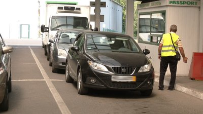 Чекають до 7 днів. На польсько-українському кордоні утворилися черги з охочих ввезти авто