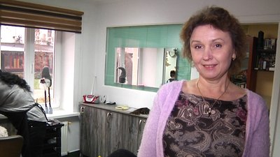 Обрізала та продала волосся заради перемоги: 13-річна школярка з Житомирщини перерахувала на потреби ЗСУ 6500 гривень Обрізала та продала волосся заради перемоги: 13-річна школярка з Житомирщини перерахувала на потреби ЗСУ 6500 гривень