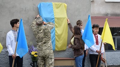 меморіальна дошка Олійнику Хм меморіальна дошка Олійнику Хм