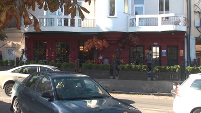 Поки у Хмельницькому до жорсткого карантину, попри "червону зону" не вдавалися - усе працює, але з дотриманням карантинних вимог. Фото: Суспільне.
