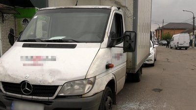 Розпилили газ в обличчя та забрали гроші: на Вінниччині напали на водія-експедитора