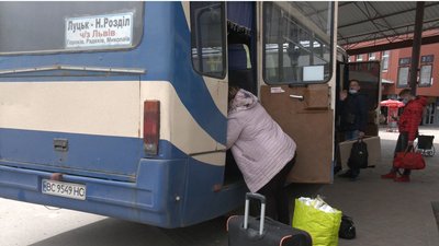 Через обвал мосту на дорозі "Львів – Луцьк" рейсові автобуси їздять по-новому