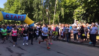 У Житомирі пройшов перший в Україні забіг єдності "Поліція передає естафету"