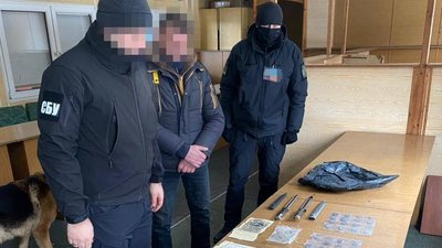 Монети, медалі, зброя: волинянин віз до Білорусі старовинні предмети Монети, медалі, зброя: волинянин віз до Білорусі старовинні предмети