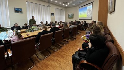 Ордени посмертно: у Житомирі родинам загиблих воїнів передали державні нагороди Ордени посмертно: у Житомирі родинам загиблих воїнів передали державні нагороди