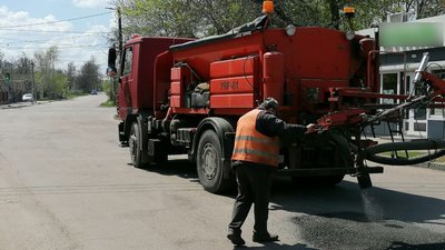 У Кропивницькому ремонтують ями на дорогах У Кропивницькому ремонтують ями на дорогах