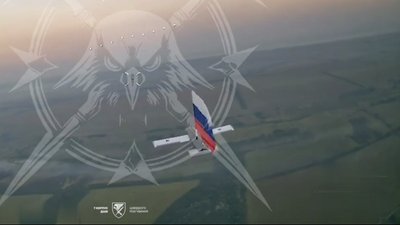 Українські військові знищили російський дрон з російським прапором