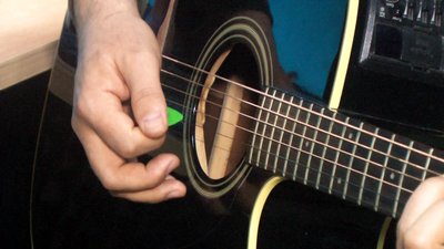 "100 пісень для України": вінницький музикант збиратиме гроші для ЗСУ "100 пісень для України": вінницький музикант збиратиме гроші для ЗСУ