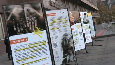 Рабство 21-го століття: виставка на тему торгівлі людьми відкрилася у Запоріжжі