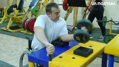 Має інвалідність і перемагає в армреслингу полтавець Олексій Пушкар Має інвалідність і перемагає в армреслингу полтавець Олексій Пушкар