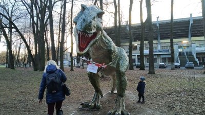 В івано-франківському парку понівечили динозавра В івано-франківському парку понівечили динозавра