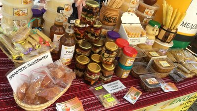 На площі Ринок стартував Львівський фермерський ярмарок На площі Ринок стартував Львівський фермерський ярмарок