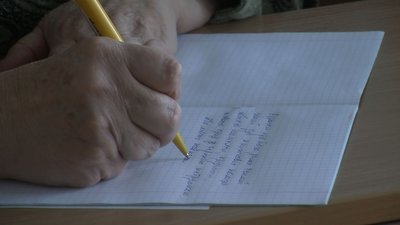 "Від тексту про дім стискалося серце": як переселенці у Луцьку писали радіодиктант "Від тексту про дім стискалося серце": як переселенці у Луцьку писали радіодиктант
