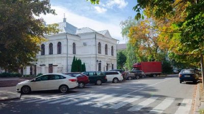 У Полтаві протягом 2021 року хочуть облаштувати місця для паркування автівок У Полтаві протягом 2021 року хочуть облаштувати місця для паркування автівок