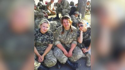 "Я тут на своїй землі": історія військової на псевдо "Змія" з Рівненщини "Я тут на своїй землі": історія військової на псевдо "Змія" з Рівненщини
