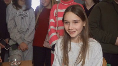 Хто програв – донатить для ЗСУ: граючи, одинадцятирічна тернополянка збирає гроші для бійців Хто програв – донатить для ЗСУ: граючи, одинадцятирічна тернополянка збирає гроші для бійців