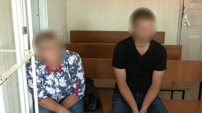 Двох жителів Кіровоградщини обвинувачують у продажу довідок для виїзду чоловіків за кордон Двох жителів Кіровоградщини обвинувачують у продажу довідок для виїзду чоловіків за кордон