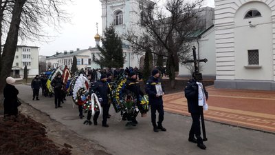 У Сумах попрощалися з Олександром Василенком — командиром гелікоптера, який розбився у Броварах У Сумах попрощалися з Олександром Василенком — командиром гелікоптера, який розбився у Броварах