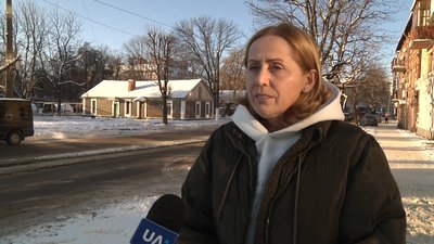 У Житомирі батьки учнів ліцею №25 прийшли під міську раду У Житомирі батьки учнів ліцею №25 прийшли під міську раду
