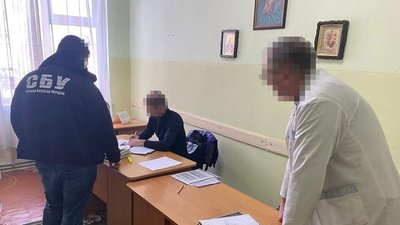 Заробляли на ухилянтах. Двоє жителів Франківщини підробляли медичні довідки для виїзду за кордон — СБУ Заробляли на ухилянтах. Двоє жителів Франківщини підробляли медичні довідки для виїзду за кордон — СБУ