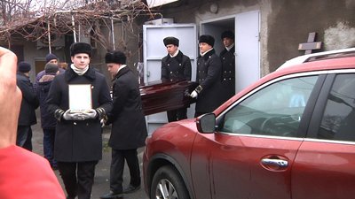 В Одесі простилися з загиблою викладачкою коледжу, у якому сталася пожежа В Одесі простилися з загиблою викладачкою коледжу, у якому сталася пожежа