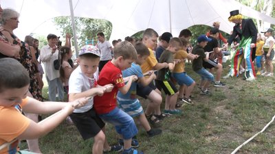 У Запоріжжі влаштували дитяче свято напередодні Дня Конституції України
