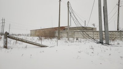 Снігоочисник звалив дві опори на Рівненщині. Півтори сотні осель – без світла