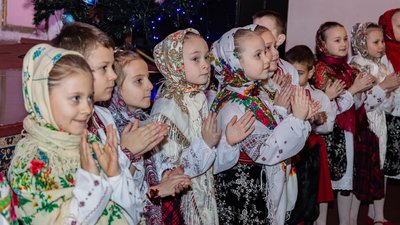 Дівочі ворожіння та зимові забави мовою танцю: у Хмельницькому покажуть хореографічну виставу "Подільська Коляда" Дівочі ворожіння та зимові забави мовою танцю: у Хмельницькому покажуть хореографічну виставу "Подільська Коляда"