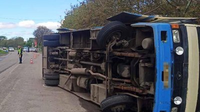 На Рівненщині перекинувся автобус. Є травмовані — поліція На Рівненщині перекинувся автобус. Є травмовані — поліція