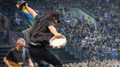 Гурт Pearl Jam закликав світ жертвувати на відновлення України
