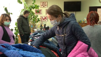Зимовий одяг, взуття, речі для дітей та іграшки Зимовий одяг, взуття, речі для дітей та іграшки