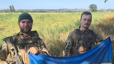 Андрій з побратимом Андрій з побратимом