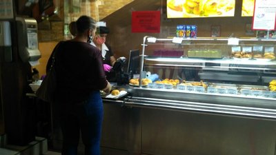 Попри заборону ТРЦ та ресторани у Луцьку продовжують працювати