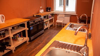 У Франківську переселенців, які жили у ліцеї, переселили у прихисток У Франківську переселенців, які жили у ліцеї, переселили у прихисток