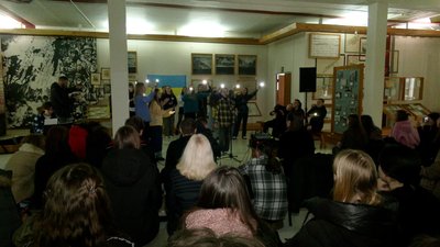 "Мусимо пам’ятати, якою ціною наша свобода": у Чернігові студенти показали виставу за мотивами драми "Ми, Майдан" "Мусимо пам’ятати, якою ціною наша свобода": у Чернігові студенти показали виставу за мотивами драми "Ми, Майдан"
