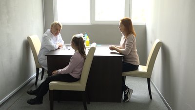 Неврологиня з Херсона безкоштовно лікує переселенців в Івано-Франківську Неврологиня з Херсона безкоштовно лікує переселенців в Івано-Франківську