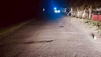 На дорозі у прикарпатському селі Грушка знайшли мертвого чоловіка