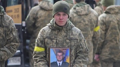 У Львові попрощалися з трьома захисниками України У Львові попрощалися з трьома захисниками України
