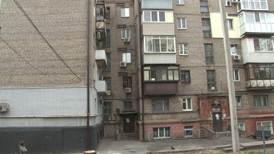 У Дніпрі вкрився тріщинами будинок на центральному проспекті У Дніпрі вкрився тріщинами будинок на центральному проспекті