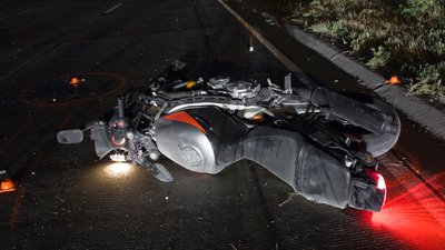 ДТП на Чернігівщині: мотоцикліст врізався в електроопору, його шпиталізували
