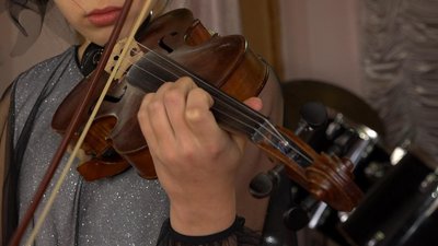 "Я просто дивлюся на скрипку і думаю, щоб добре зіграти". Прикарпатська скрипалька Каріна Семанів "Я просто дивлюся на скрипку і думаю, щоб добре зіграти". Прикарпатська скрипалька Каріна Семанів