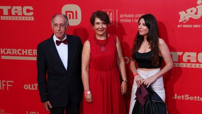 В Одесі розпочалася церемонія закриття ОМКФ. Фоторепортаж з червоної доріжки В Одесі розпочалася церемонія закриття ОМКФ. Фоторепортаж з червоної доріжки