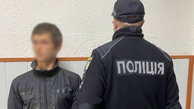 У Чернігові чоловік вихопив барсетку та втік, йому загрожує 10 років тюрми