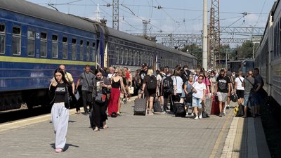 залізничний вокзал, Дніпро, пасажири потяга, поїзд
